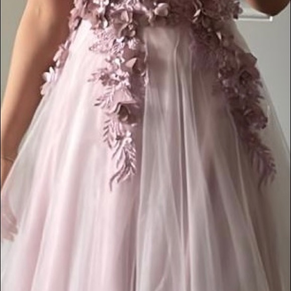 Formal gown - Picture 3 of 3